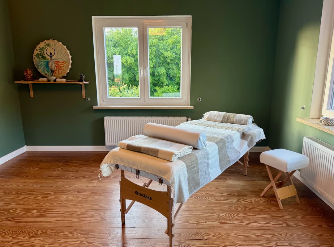 Liege im Yogaraum für die individuelle Klangschalenmassage